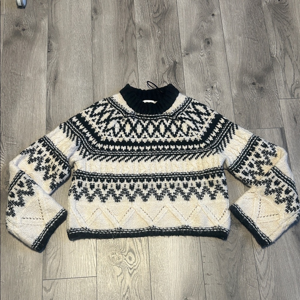H&M Black and Cream Geometric Women's Sweater